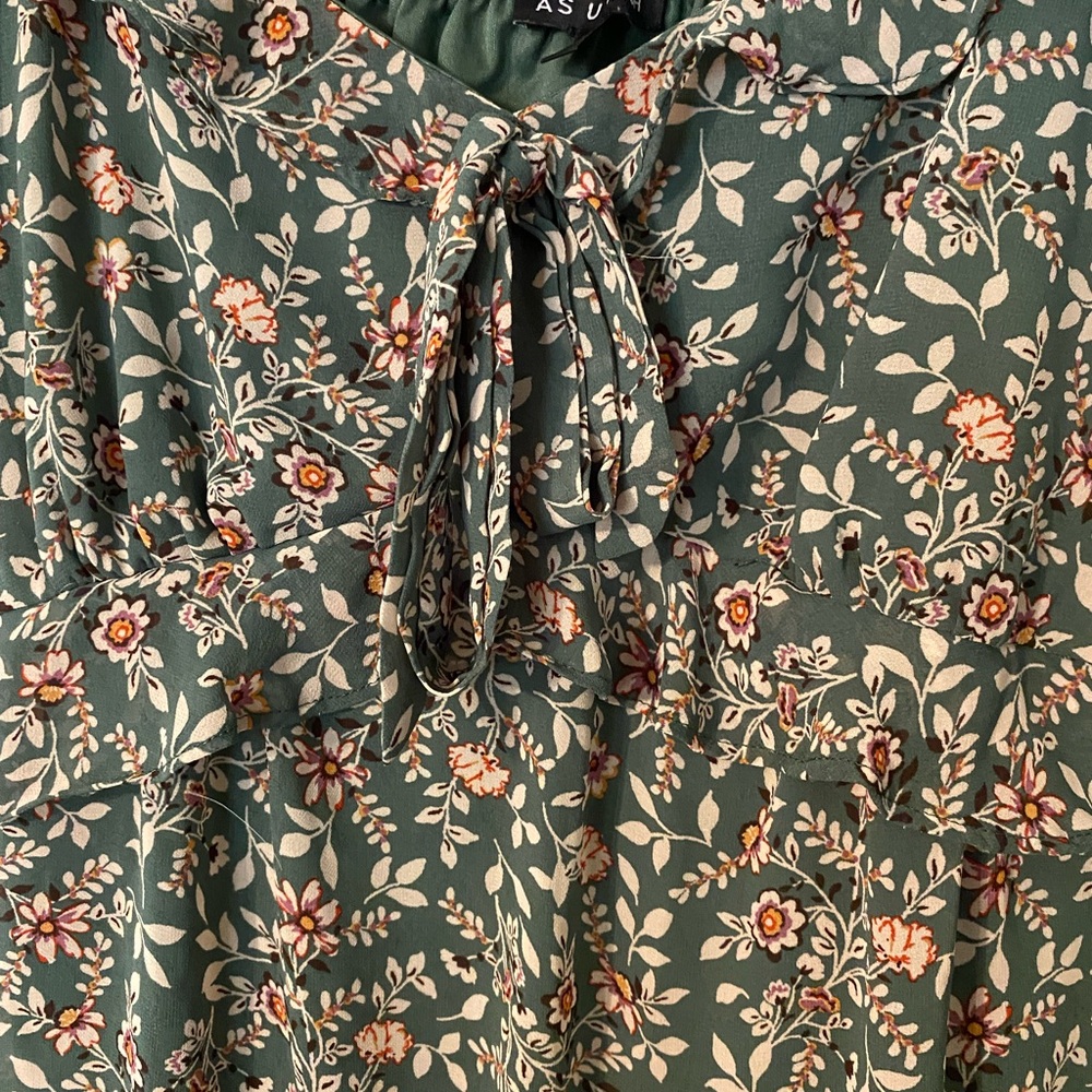 Dress - Picture 3 of 4